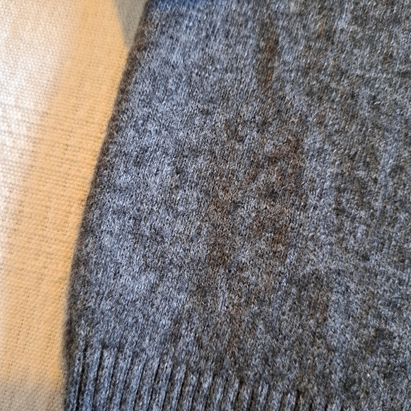 The North Face men's size XL heathered gray v neck cotton/wool blend sweater - Picture 6 of 6